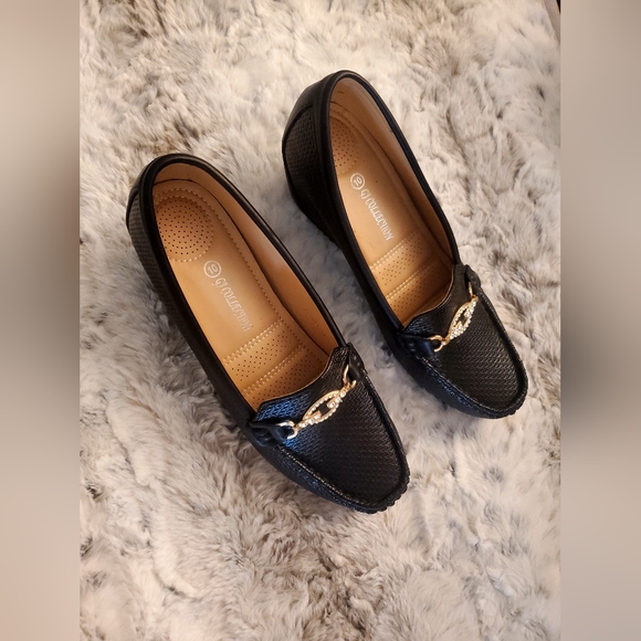 GJ Collection Black Wedge Loafer - Picture 2 of 8